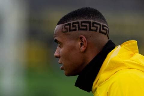 Sport Bilder des Tages Dortmund, Germany 04.03.2019, UEFA Champions League - 2018 19 Season, Achtelfinale, Borussia Dortmund - Tottenham Hotspur, Training Borussia Dortmund, Manuel Akanji (BVB) mit neuer friesur ( DeFodi053