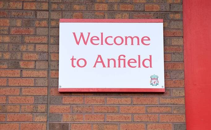 FUSSBALL CHAMPIONS LEAGUE SAISON 2018 2019 ACHTELFINAL HINSPIEL FC Liverpool - FC Bayern Muenchen 19.02.2019 Welcome to Anfield; ein Schild an der Aussenwand des Anfield Stadion;