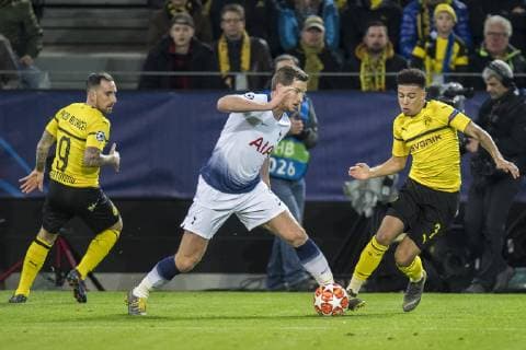 Fußball: UEFA Champions League, CL, Saison 2018 2019, Achtelfinale Rückspiel, Borussia Dortmund - Tottenham Hotspurs in Dortmund (Nordrhein-Westfalen). Tottenhams Jan Vertonghen (l.) und Dortmunds Jadon Sancho kämpfen um den Ball. UEFA REGULATIONS PROHIBIT ANY USE OF PHOTOGRAPHS AS IMAGE SEQUENCES AND OR QUASI-VIDEO. Copyright: xKirchner DavidxInderliedx