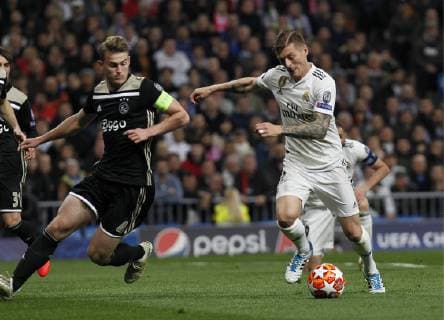 Soccer match between Real Madrid vs Ajax, of the Champions League 2018 2019, held at the Santiago Bernabeu stadium, in Madrid. (Photo: Jose Cuesta 261 Cordon Press). Toni Kroos Cordon Press