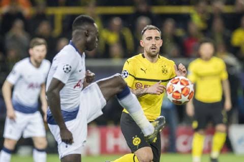 Fußball: UEFA Champions League, CL, Saison 2018 2019, Achtelfinale Rückspiel, Borussia Dortmund - Tottenham Hotspurs in Dortmund (Nordrhein-Westfalen). Tottenhams Davinson Sanchez (l.) und Dortmunds Paco Alcacer kämpfen um den Ball. UEFA REGULATIONS PROHIBIT ANY USE OF PHOTOGRAPHS AS IMAGE SEQUENCES AND OR QUASI-VIDEO. Copyright: xKirchner DavidxInderliedx