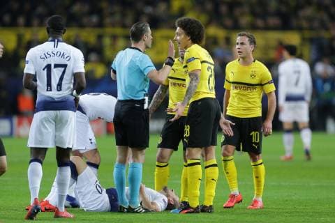 Schiedsrichter Danny Makkelie diskutiert mit den Spielern von Borussia Dortmund beim Spiel Borussia Dortmund vs. Hotspur, Fussball, Champions League, 05.03.2019 Borussia Dortmund vs. Hotspur, Fussball, Champions League, 05.03.2019 Dortmund Copyright: xEIBNER MarioxHommesx EP_MHS
