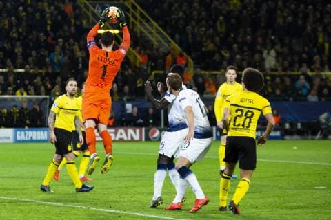 GER, UEFA CL, Borussia Dortmund vs Tottenham Hotspur 05.03.2019, Signal Iduna Park, Dortmund, GER, UEFA CL, Borussia Dortmund vs Tottenham Hotspur, UEFA REGULATIONS PROHIBIT ANY USE OF PHOTOGRAPHS AS IMAGE SEQUENCES AND OR QUASI-VIDEO im Bild picture shows: Hugo Lloris (Tottenham 1) läuft die Dortmunder Flanke ab,