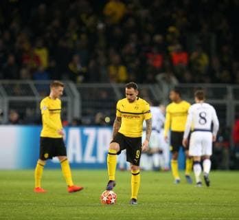 05.03.2019, Fussball UEFA Champions League 2018 2019, Achtelfinale, Borussia Dortmund - Tottenham Hotspur, in der Signal-Iduna-Park Dortmund. Paco Alcacer (mi., Dortmund) enttäuscht