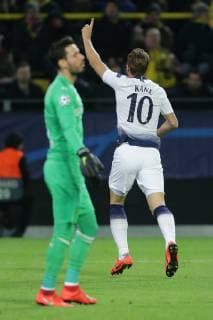 Harry Kane (Tottenham) jubelt nach seinem Tor zum 0:1, Roman Buerki (Dortmund) steht im Vordergrund enttaeuscht beim Spiel Borussia Dortmund vs. Hotspur, Fussball, Champions League, 05.03.2019 Borussia Dortmund vs. Hotspur, Fussball, Champions League, 05.03.2019 Dortmund Copyright: xEIBNER MarioxHommesx EP_MHS