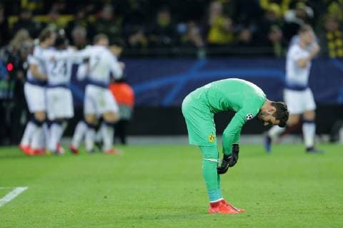Roman Buerki (Dortmund) steht enttaeuscht vorgebeugt auf dem Feld, im Hintergrund jubeln die Spieler von Tottenham Hotspur nach dem Tor zum 0:1 durch Harry Kane (Tottenham) beim Spiel Borussia Dortmund vs. Hotspur, Fussball, Champions League, 05.03.2019 Borussia Dortmund vs. Hotspur, Fussball, Champions League, 05.03.2019 Dortmund Copyright: xEIBNER MarioxHommesx EP_MHS