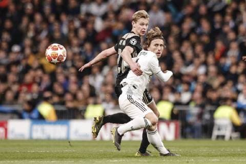 5th March 2019, Santiago Bernabeu, Madrid, Spain; UEFA Champions League football, round of 16, second leg, Real Madrid versus Ajax; Luka Modric (Real Madrid) challenges for control of the ball with Frenkie de Jong (Ajax)  ActionPlus12111184 LeonardoxPrieto