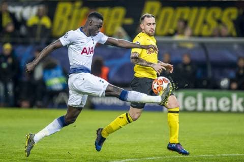 Fußball: UEFA Champions League, CL, Saison 2018 2019, Achtelfinale Rückspiel, Borussia Dortmund - Tottenham Hotspurs in Dortmund (Nordrhein-Westfalen). Tottenhams Davinson Sanchez (l.) und Dortmunds Paco Alcacer kämpfen um den Ball. UEFA REGULATIONS PROHIBIT ANY USE OF PHOTOGRAPHS AS IMAGE SEQUENCES AND OR QUASI-VIDEO. Copyright: xKirchner DavidxInderliedx