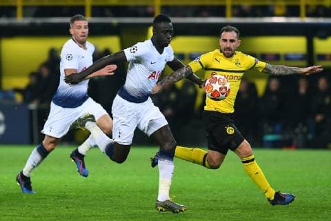 Fußball Champions League Achtelfinale Borussia Dortmund - Tottenham Hotspur am 05.03.2019 im Signal Iduna Park in Dortmund Davinson Sanchez ( Tottenham ), links - Paco Alcacer ( Dortmund ), rechts DFL Regulations prohibit any use of photographs as image sequences and or quasi video.