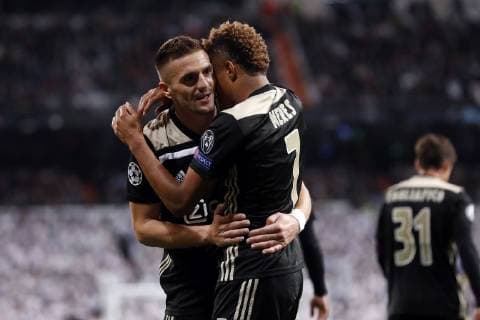 Sport Bilder des Tages (l-r) Dusan Tadic of Ajax, David Neres of Ajax during the UEFA Champions League round of 16 match between Real Madrid and Ajax Amsterdam at the Santiago Bernabeu stadium on March 05, 2019 in Madrid, Spain UEFA Champions League 2018 2019 xVIxVIxImagesx xMauricexvanxSteenxIVx 13823596