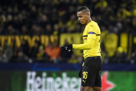 05.03.2019, xkvx, Fussball UEFA Champions League, Borussia Dortmund - Tottenham Hotspur emspor, v.l. Manuel Akanji (BVB Borussia Dortmund) liest einen Taktikzettel Zettel (DFL DFB REGULATIONS PROHIBIT ANY USE OF PHOTOGRAPHS as IMAGE SEQUENCES and or QUASI-VIDEO) Dortmund