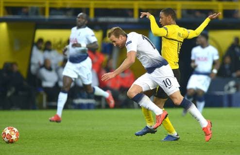 Dortmund, Germany 05.03.2019, UEFA Champions League - 2018 19 Season, Achtelfinale, BV Borussia Dortmund - Tottenham Hotspur, Harry Kane (Tottenham Hotspur) und Abdou Diallo (BVB) im zweikampf ( DeFodi521