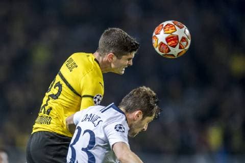 Fußball: UEFA Champions League, CL, Saison 2018 2019, Achtelfinale Rückspiel, Borussia Dortmund - Tottenham Hotspurs in Dortmund (Nordrhein-Westfalen). Dortmunds Christian Pulisic (l.) und Tottenhams Ben Davies kämpfen um den Ball. UEFA REGULATIONS PROHIBIT ANY USE OF PHOTOGRAPHS AS IMAGE SEQUENCES AND OR QUASI-VIDEO. Copyright: xKirchner DavidxInderliedx