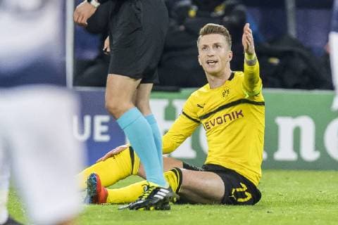 Fußball: UEFA Champions League, CL, Saison 2018 2019, Achtelfinale Rückspiel, Borussia Dortmund - Tottenham Hotspurs in Dortmund (Nordrhein-Westfalen). Dortmunds Marco Reus beschwert sich beim Schiedsrichter. UEFA REGULATIONS PROHIBIT ANY USE OF PHOTOGRAPHS AS IMAGE SEQUENCES AND OR QUASI-VIDEO. Copyright: xKirchner DavidxInderliedx