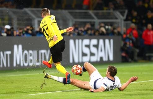 Dienstag 05.03.2019, Saison 2018 2019, UEFA Champions League, Achtelfinale Rückspiel im Dortmunder Signal Iduna Park, BVB 09 Borussia Dortmund - Tottenham Hotspur, Marco Reus (BVB) gegen Jan Vertonghen (TOT), v.l.