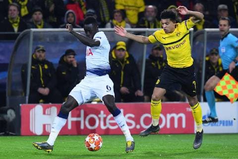 Fußball Champions League Achtelfinale Borussia Dortmund - Tottenham Hotspur am 05.03.2019 im Signal Iduna Park in Dortmund Davinson Sanchez ( Tottenham ), links - Jadon Sancho ( Dortmund ), rechts DFL Regulations prohibit any use of photographs as image sequences and or quasi video.