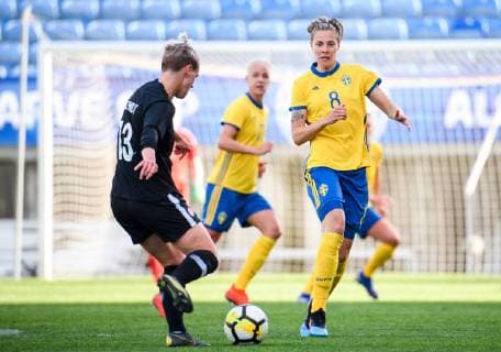 190306 Sophie Schmidt of Canada and Lina Hurtig of Sweden during the Algarve Cup 2019 match between Canada and Sweden on March 6, 2019 in Almancil. Photo: Ludvig Thunman BILDBYRAN kod LT 35616 Copyright: LUDVIGxTHUNMAN BB190306LT015