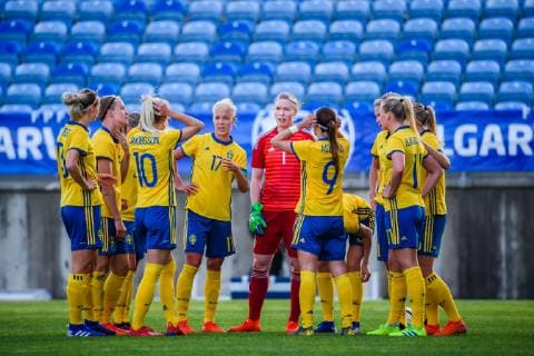 190306 Caroline Seger and goalkeeper Hedvig Lindahl of Sweden during the Algarve Cup 2019 match between Canada and Sweden on March 6, 2019 in Almancil. Photo: Ludvig Thunman BILDBYRAN kod LT 35616 Copyright: LUDVIGxTHUNMAN BB190306LT033