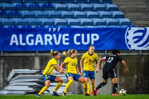 190306 Linda Sembrant , Elin Rubensson and Magdalena Eriksson of Sweden against Christine Sinclair of Canada during the Algarve Cup 2019 match between Canada and Sweden on March 6, 2019 in Almancil. Photo: Ludvig Thunman BILDBYRAN kod LT 35616 Copyright: LUDVIGxTHUNMAN BB190306LT063