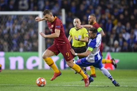 Photo Fabio Rossi AS Roma LaPresse 06 03 2019 Oporto (POR) Soccer Porto - Roma Champions League 2018 2019 2018 2019 - Estadio Do Dragao In the pic: Edin Dzeko, Hector Herrera  Copyright: xLaPresse ASxRoma FabioxRossix