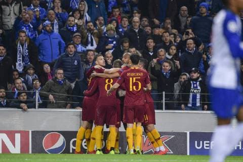 Photo Fabio Rossi AS Roma LaPresse 06 03 2019 Oporto (POR) Soccer Porto - Roma Champions League 2018 2019 2018 2019 - Estadio Do Dragao In the pic: Daniele De Rossi celebrates his goal with teammates  Copyright: xLaPresse ASxRoma FabioxRossix