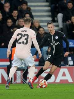 Paris, France, 06.03.2019, UEFA Champions League - 2018 19 Season, Round of 16, 2nd leg, Achtelfinale, Paris Saint-Germain - Manchester United ManU Luke Shaw (MNU) und Julian Draxler (PSG) im Zweikampf ( DeFodi541