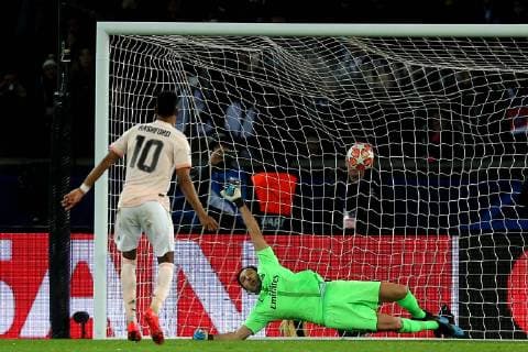 Sport Themen der Woche KW10 Sport Bilder des Tages Paris, France, 06.03.2019, UEFA Champions League - 2018 19 Season, Round of 16, 2nd leg, Achtelfinale, Paris Saint-Germain - Manchester United ManU Marcus Rashford (MNU) mit dem Tor zum 1:3 gegen Torwart Gianluigi Buffon (PSG) ( DeFodi541