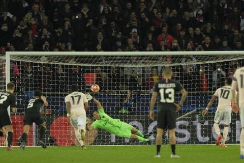 March 6, 2019 - Paris, France - Manchester United ManU striker MARCUS RASHFORD scored the penalty that qualifies Manchester United in the quarter-finals of the Champions League at Parc des Princes Stadium in Paris - France..Manchester United won 3-1 Soccer 2019 - Paris SG 1-3 Manchester United - ZUMAp119 20190306_zaf_p119_024 Copyright: xPierrexSteveninx
