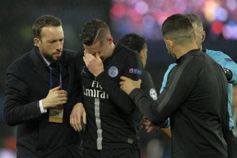 March 6, 2019 - Paris, France - Paris SG Midfield JULIAN DRAXLER injured he must leave the field during the Round of 16 Second leg back of the Champions League Paris SG against Manchester United ManU at the Parc des Princes Stadium in Paris - France..Manchester United won 3-1 Soccer 2019 - Paris SG 1-3 Manchester United - ZUMAp119 20190306_zaf_p119_022 Copyright: xPierrexSteveninx