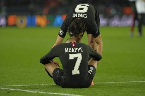 March 6, 2019 - Paris, France - the sorrow of KYLIAN MBAPPE after the elimination of Paris Saint Germain bets in the round of 16 of the Champions League against Manchester United ManU at the Parc des Princes Stadium in Paris - France..Manchester United won 3-1 Soccer 2019 - Paris SG 1-3 Manchester United - ZUMAp119 20190306_zaf_p119_023 Copyright: xPierrexSteveninx