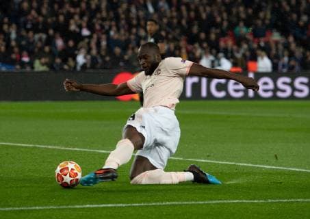 Paris Saint-Germain v Manchester United ManU UEFA Champions League Romelu Lukaku of Manchester United scores his team s 1st goal to make it 1-0 during the UEFA Champions League match at Parc des Princes, Paris Content Not Available For UK Newspapers Copyright: xRussellxHartx FIL-12959-0131