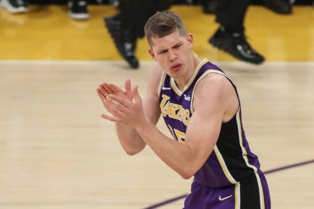 LOS ANGELES, CA - MARCH 06: Los Angeles Lakers Center Moritz Wagner (15) pumping up his teammate during the Denver Nuggets game versus the Los Angeles Lakers on March 6, 2019, at Staples Center in Los Angeles, CA. (Photo by Icon Sportswire) NBA Basketball Herren USA MAR 06 Nuggets at Lakers Icon190306048
