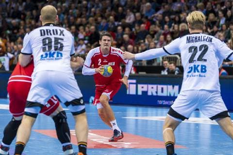 Düsseldorf, Deutschland 09. März 2019: Handball DHB Männer Laenderspiel - 18 19 - Deutschland vs. Schweiz Andy Schmid (Schweiz Rhein-Neckar L?wen), Marian Michalczik (Deutschland GWD Minden) Düsseldorf ISS Dome Nordrhein-Westfalen Deutschland