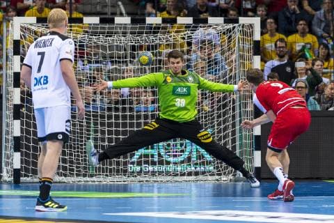 Düsseldorf, Deutschland 09. März 2019: Handball DHB Männer Laenderspiel - 18 19 - Deutschland vs. Schweiz v.li. Patrick Wiencek (Deutschland THW Kiel), Torhueter Christopher Rudeck (Deutschland Bergischer HC), Marvin Lier (Schweiz) Düsseldorf ISS Dome Nordrhein-Westfalen Deutschland