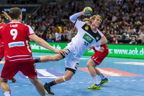 Düsseldorf, Deutschland 09. März 2019: Handball DHB Männer Laenderspiel - 18 19 - Deutschland vs. Schweiz v.li. Marvin Lier (Schweiz), Marian Michalczik (Deutschland GWD Minden) Düsseldorf ISS Dome Nordrhein-Westfalen Deutschland