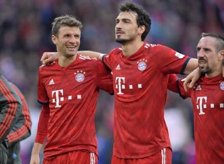 09.03.2019, Fussball 1. Bundesliga 2018 2019, 25. Spieltag, FC Bayern München - VfL Wolfsburg, in der Allianz-Arena München. Schlussjubel v.li: Thomas Müller (FC Bayern München), Mats Hummels (Bayern München). ***DFL and DFB regulations prohibit any use of photographs as image sequences and or quasi-video.*** *** 09 03 2019 Football 1 Bundesliga 2018 2019 25 Matchday FC Bayern Munich VfL Wolfsburg in the Allianz Arena Munich Final cheer by Thomas Müller FC Bayern Munich Mats Hummels Bayern Munich DFL and DFB regulations prohibit any use of photographs as image sequences and or quasi video