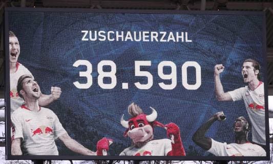 RB Leipzig - Augsburg Fussball Bundesliga Leipzig, 09.03.2019, Red Bull Arena, Fussball, 1.Bundesliga, 25.Spieltag , RB Leipzig vs. FC Augsburg 0:0 , Im Bild; Die Zuschauerzahl an der Anzeigetafel. , Gemäß den Vorgaben der DFL Deutsche Fußball Liga ist es untersagt, in dem Stadion und oder vom Spiel angefertigte Fotoaufnahmen in Form von Sequenzbildern und oder videoähnlichen Fotostrecken zu verwerten bzw. verwerten zu lassen. , *** RB Leipzig Augsburg Football Bundesliga Leipzig 09 03 2019 Red Bull Arena Football 1 Bundesliga 25 Matchday RB Leipzig vs. FC Augsburg 0 0 In the picture The number of spectators on the scoreboard According to the DFL Deutsche Fußball Liga it is forbidden to use or have used photos taken in the stadium or during the match in the form of sequence pictures and or video-like photo galleries
