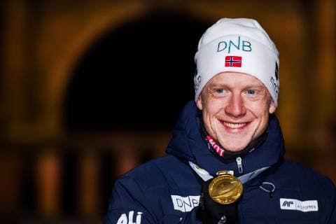 Biathlon, WM Östersund, 10km Sprint Herren, Siegerehrung 190309 Johannes Thingnes Bö of Norway celebrates with his golden medal at the medal ceremony for the Men s 10 KM sprint during the IBU World Championships Biathlon on March 9, 2019 in Östersund. Photo: Petter Arvidson BILDBYRAN kod PA 92253 Copyright: PETTERxARVIDSON BB190309PA241