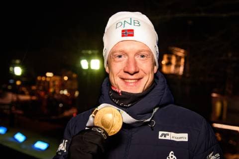 Biathlon, WM Östersund, 10km Sprint Herren, Siegerehrung 190309 Johannes Thingnes Bö of Norway pose with his golden medal at the medal ceremony for the Men s 10 KM sprint during the IBU World Championships Biathlon on March 9, 2019 in Östersund. Photo: Petter Arvidson BILDBYRAN kod PA 92253 Copyright: PETTERxARVIDSON BB190309PA246