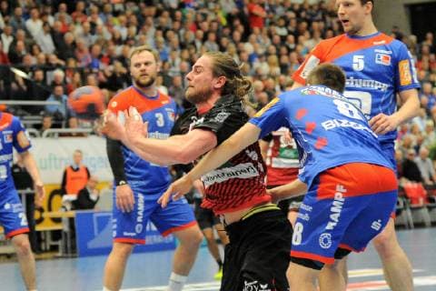 Lutz Heiny (HSG Nordhorn-Lingen 5) gegen Gregor Thomann (HBW Balingen-Weilstetten 8) Handball, Maenner, DKB , 2.Bundesliga, 09.03.2019, Foto:TBaur Eibner HBW Balingen-Weilstetten vs. HSG Nordhorn-Lingen Balingen Copyright: xEIBNER TobiasxBaurx EP_TBR