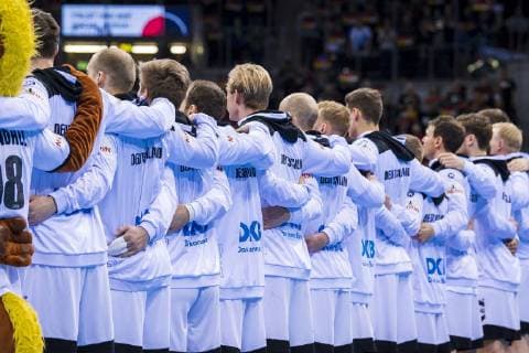Düsseldorf, Deutschland 09. März 2019: Handball DHB Männer Laenderspiel - 18 19 - Deutschland vs. Schweiz die Mannschaft von Deutschland bei der Nationalhymne Düsseldorf ISS Dome Nordrhein-Westfalen Deutschland