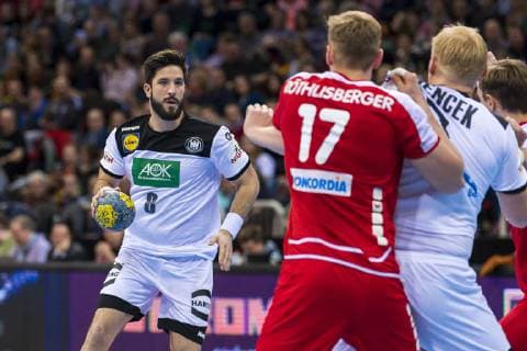 Düsseldorf, Deutschland 09. März 2019: Handball DHB Männer Laenderspiel - 18 19 - Deutschland vs. Schweiz v.li. Tim Suton (Deutschland TBV Lemgo), Samuel Röthlisberger Roethlisberger (Schweiz TVB Stuttgart), Patrick Wiencek (Deutschland THW Kiel) Düsseldorf ISS Dome Nordrhein-Westfalen Deutschland