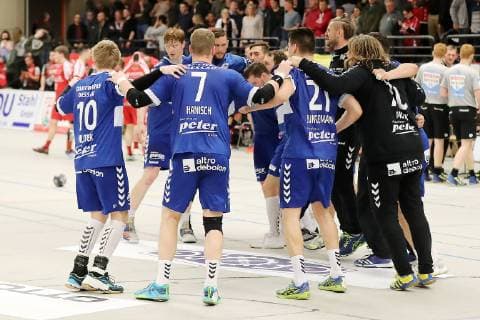 TuS Ferndorf - Dessau-Roßlauer HV, 09.03.2019 Freudentanz der Mannschaft (Dessau-Roßlauer HV) nach dem 18:18 beim TuS Ferndorf, Kreuztal Stählerwiese Deutschland