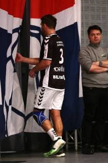 Handball 2. Handball Bundesliga 2018 2019 - Handball Sportverein Hamburg vs. HC Elbflorenz 2006 Stefan Schröder Schroeder (Hamburg) verlässt nach roter Karte das Spielfeld . Sparkassen-Arena Hamburg Dieses Bild ist zur redaktionellen Verwendung bestimmt. Eine werbliche Verwendung erfordert eine zusaetzliche Freigabe.