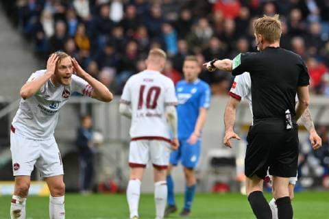 GER, 1 FBL, TSG 1899 Hoffenheim vs 1. FC Nuernberg 10.03.2019, Prezero-Arena, Sinsheim, GER, 1 FBL, TSG 1899 Hoffenheim vs 1. FC Nuernberg, DFL REGULATIONS PROHIBIT ANY USE OF PHOTOGRAPHS AS IMAGE SEQUENCES AND OR QUASI-VIDEO. im Bild: Schiedsrichter Christian Dingert gibt nach Handspiel von Patrick Erras ( 29, 1. FC Nuernberg) Elfmeter, Hanno Behrens ( 18, 1. FC Nuernberg) kann es nicht glauben *** GER 1 FBL TSG 1899 Hoffenheim vs. 1 FC Nuernberg 10 03 2019 Prezero Arena Sinsheim GER 1 FBL TSG 1899 Hoffenheim vs. 1 FC Nuernberg DFL REGULATIONS PROHIBIT ANY USE OF PHOTOGRAPHS AS IMAGE SEQUENCES AND OR QUASI VIDEO in the picture Referee Christian Dingert gives after Patrick Erras handball 29 1 FC Nuernberg penalty kick Hanno Behrens 18 1 FC Nuernberg cant believe it. nordphotox xFabisch nordphoto00100
