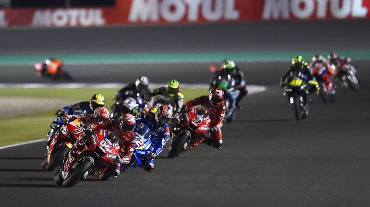 IPP20190310 Motorsports: MotoGP World Championship WM Weltmeisterschaft GP of Qatar, Andrea Dovizioso davanti al gruppo dei pioti (Verwendung nur in Deutschland - GERMANY ONLY) *** IPP20190310 Motorsports MotoGP World Championship GP of Qatar Andrea Dovizioso davanti al gruppo dei pioti Use only in Germany GERMANY ONLY 