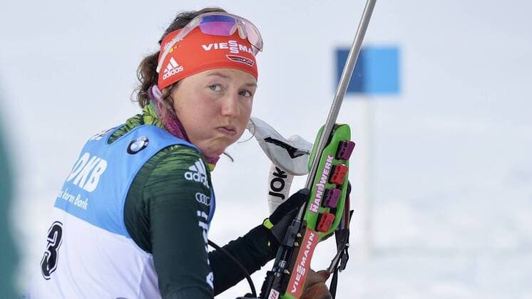 Biathlon-Weltmeisterschaft in Östersund (Schweden), Verfolgung der Frauen (10.03.2019) Laura Dahlmeier (Deutschland) beim Anschießen vor dem Verfolgungsrennen der Frauen bei der Biathlon-WM in Östersund (Schweden) (10.03.2019) Östersund Jämtland Schweden Biathlon-Stadion *** Biathlon World Championships in Östersund Sweden Pursuing the women 10 03 2019 Laura Dahlmeier Germany shooting before the womens pursuit race at the Biathlon World Championships in Östersund Sweden 10 03 2019 Östersund Jämtland Sweden Biathlon Stadium