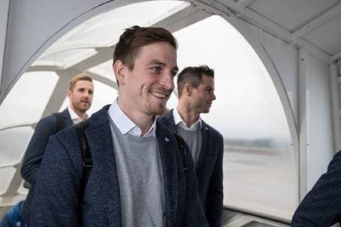 11.03.2019, Fussball, Saison 2018 2019, Champions League, Ankunft des FC Schalke 04 in Manchester England Bastian Oczipka (FC Schalke 04) Manchester Flughafen England