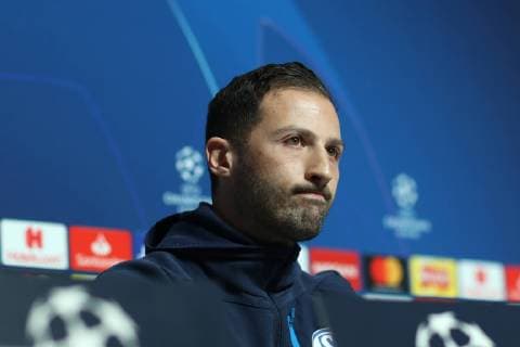 11.03.2019, Fussball, Saison 2018 2019, Champions League, Pressekonferenz und Abschlusstraining des FC Schalke 04 in Manchester England Cheftrainer Domenico TEDESCO (FC Schalke 04) Manchester Flughafen England