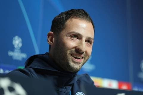 11.03.2019, Fussball, Saison 2018 2019, Champions League, Pressekonferenz und Abschlusstraining des FC Schalke 04 in Manchester England Cheftrainer Domenico TEDESCO (FC Schalke 04) Manchester Flughafen England